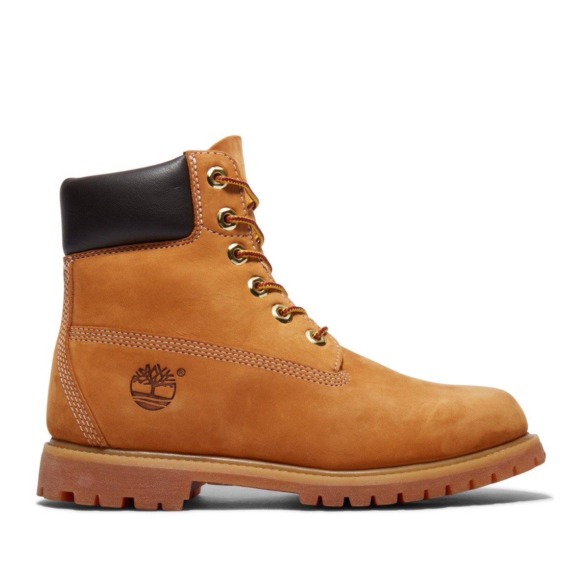Timberland 6-inch boot i wheat nubuck med guldfarvede øjer, røde snørebånd og lug-sål