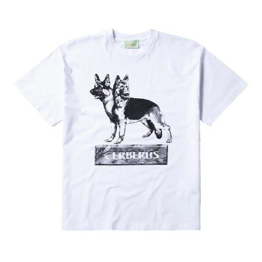 Aries Cerberus SS Tee i hvid med grafisk tohovedede schæferhund-print og klassisk fit