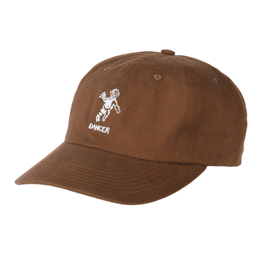 Dancer cap i brun twill med hvid broderet figur og tekst, ustruktureret 6-panel