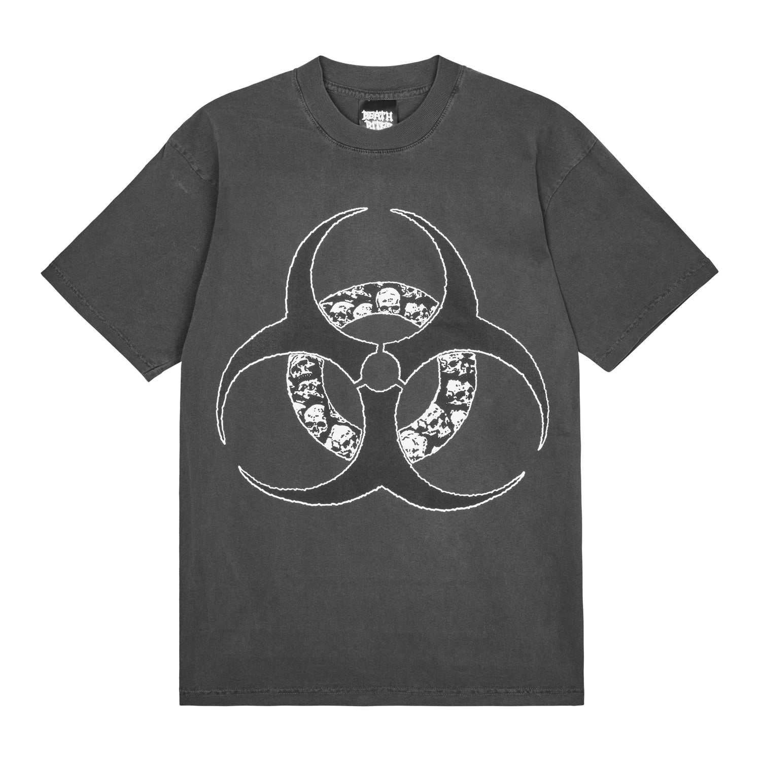 Oversized washed grå tee med stort skull-fyldt biohazard-symbol på brystet