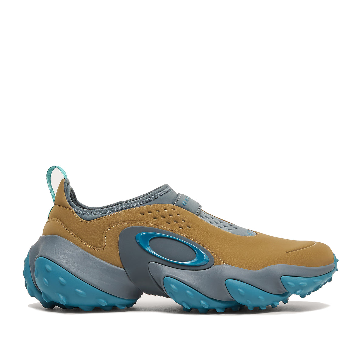 Oakley sneaker i tan nubuck med grå mellemsål, teal outsole og ellipse-logo