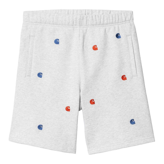Carhartt WIP sweat shorts lysegrå melange med all-over broderede C-logoer i blå og rød