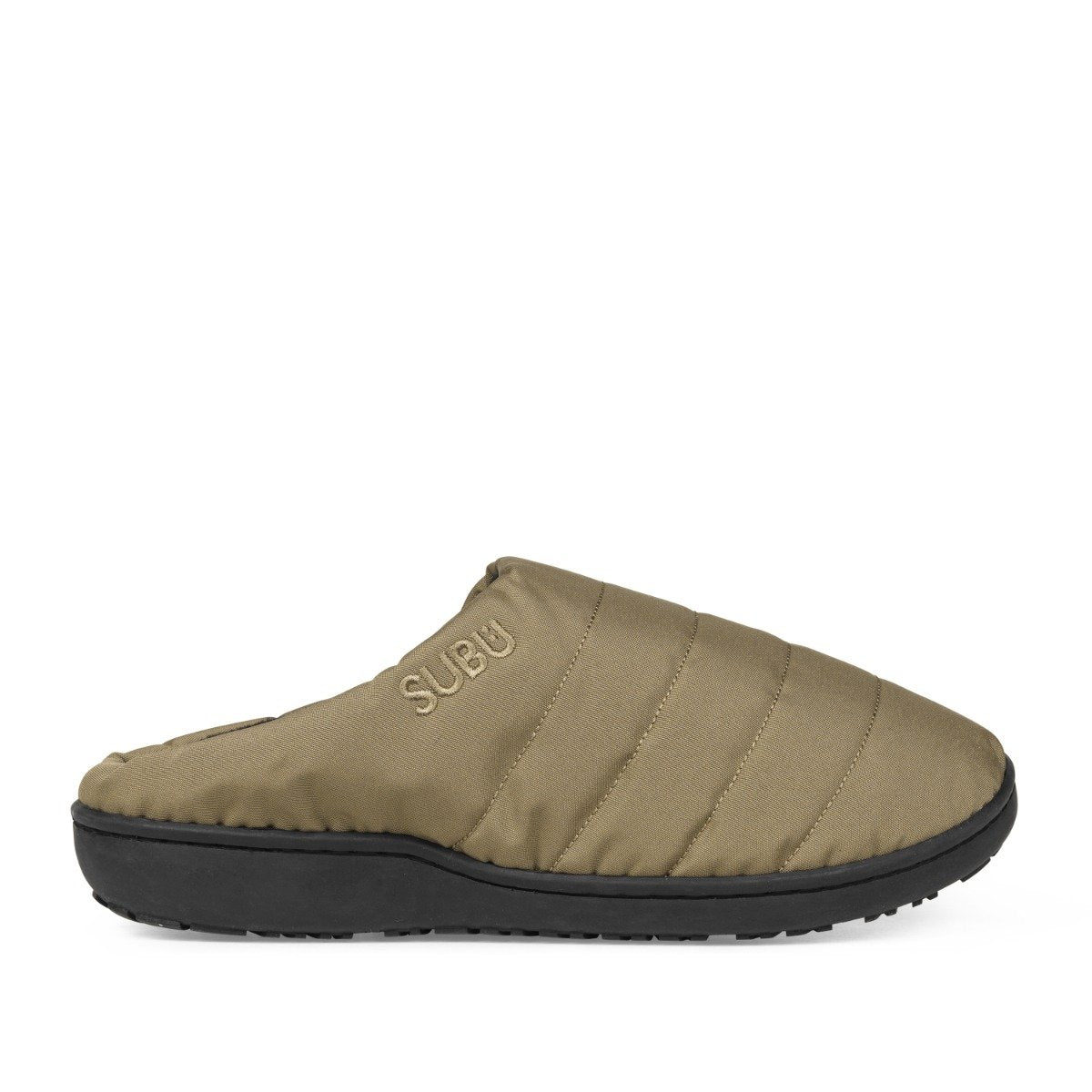 SUBU quiltet sandal i olivengrøn nylon med åben hæl, steppet overdel og sort gummisål