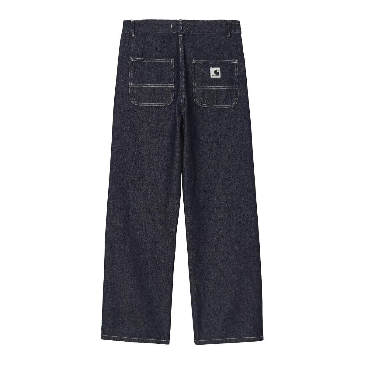 Carhartt WIP denim i mørk navy, bred fit, patch-lommer og hvid kontrastsyning